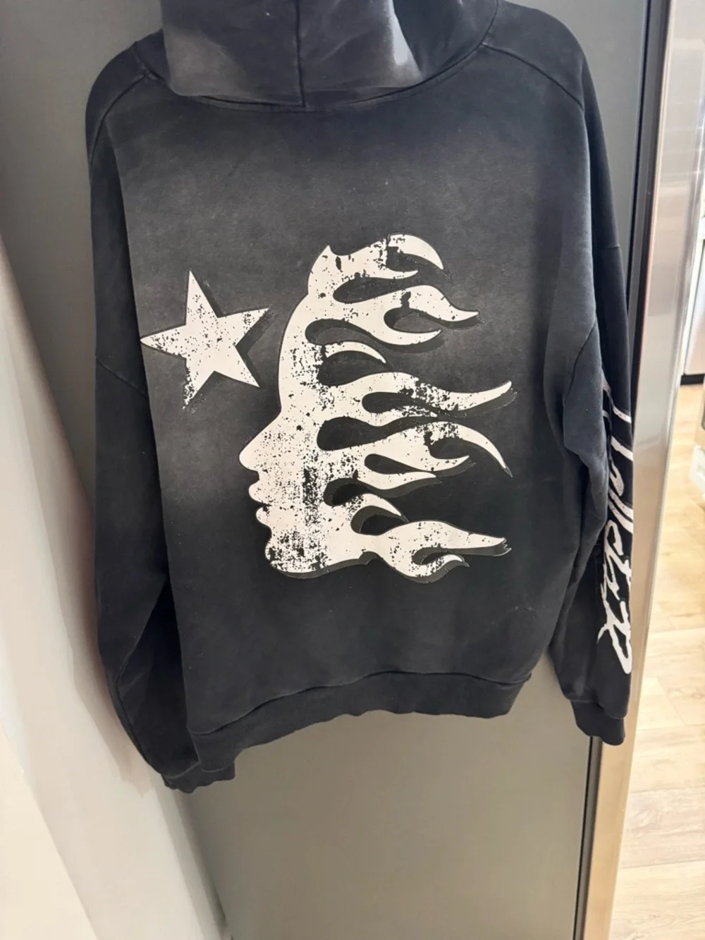 Hellstar Records Tour flame-print hoodie in faded black. - Picture 4 of 9